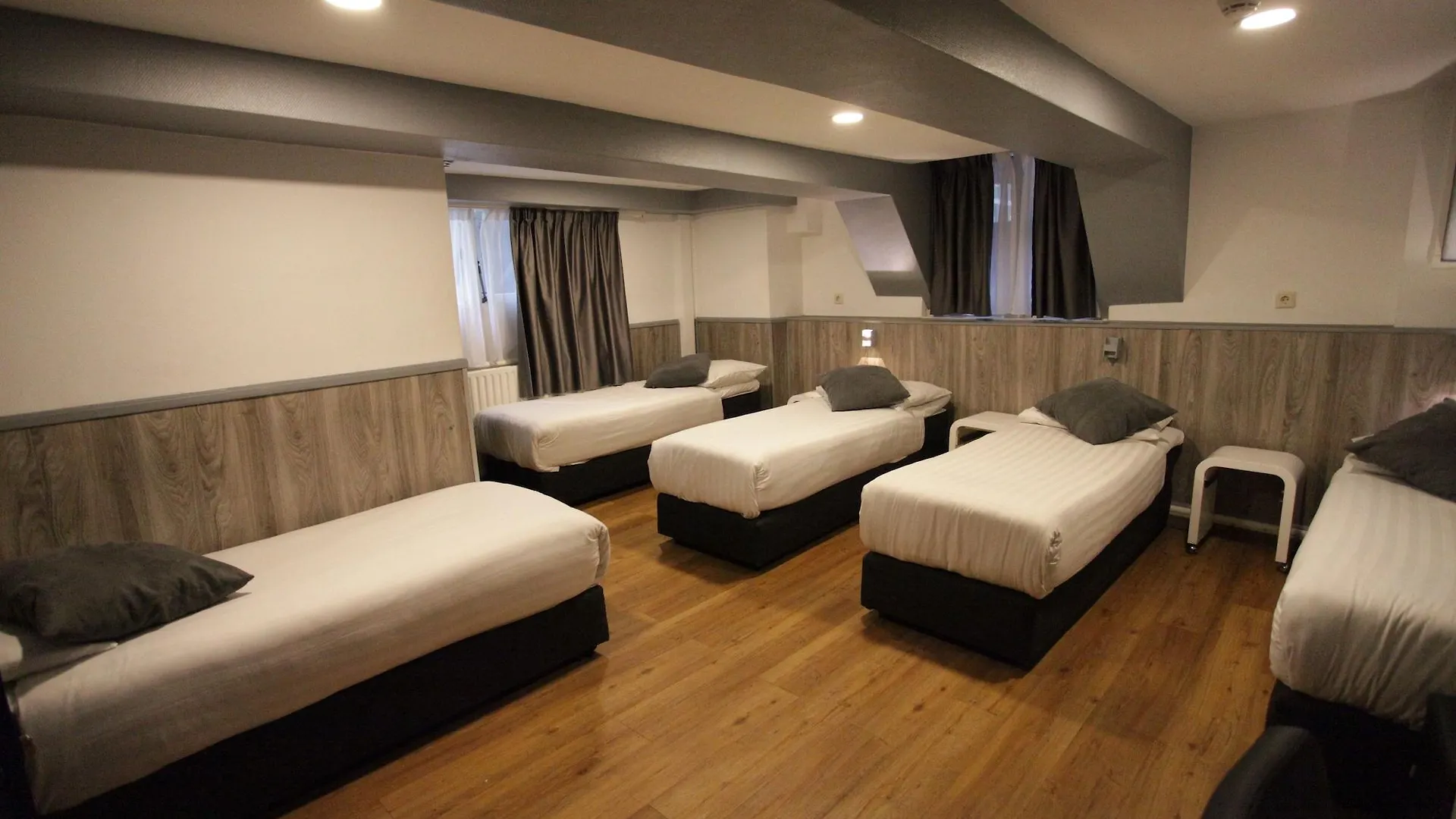 Travel Hotel Amsterdam contacts