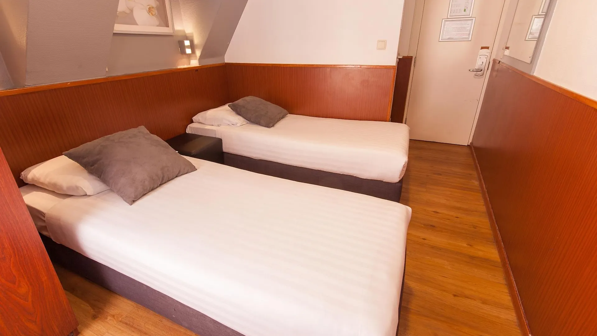 Travel Hotel Amsterdam 2*,