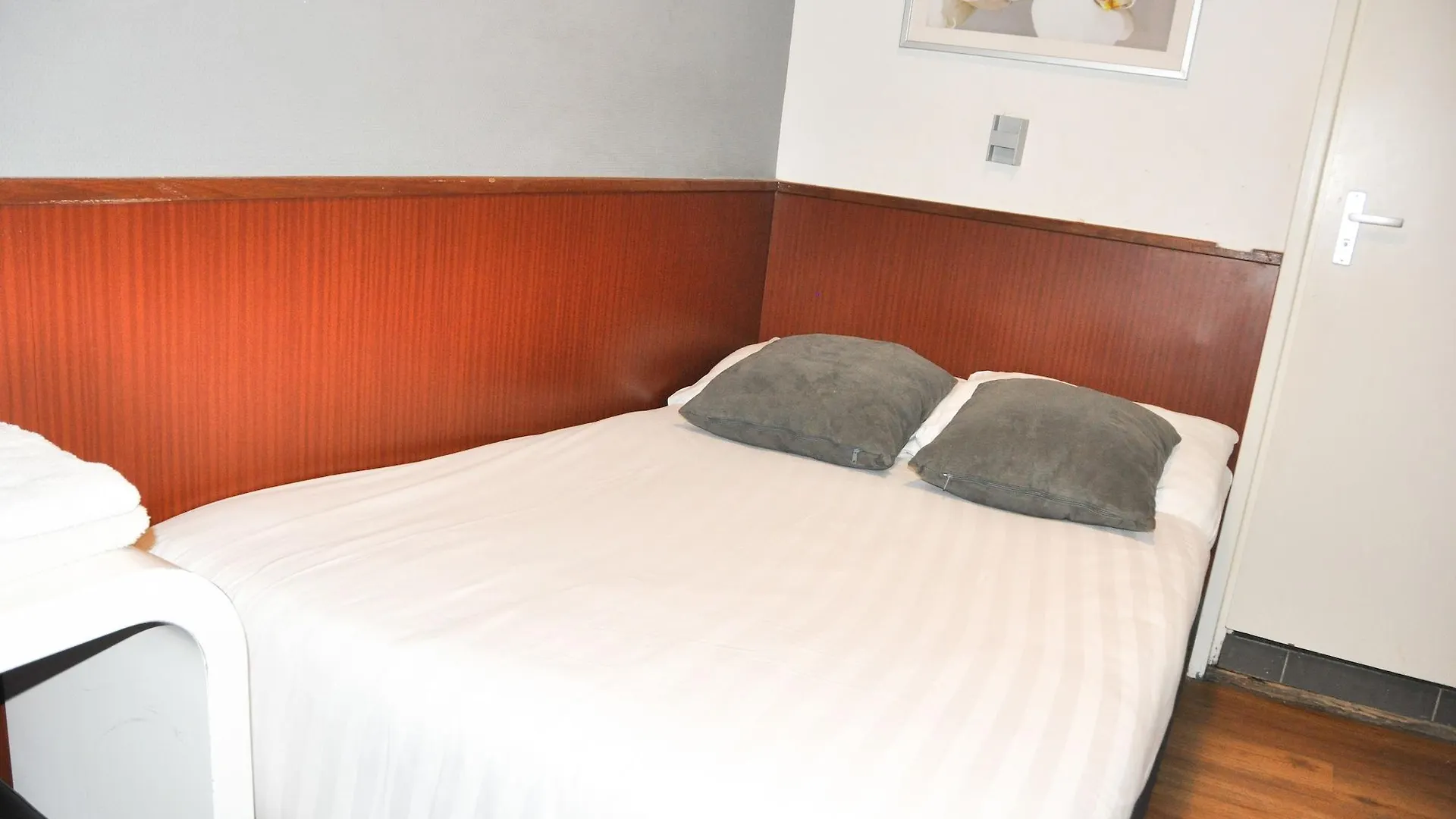 Travel Hotel Amsterdam 2*,